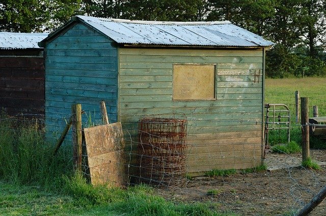 Les abris de jardin pratiques résolvent le problème du manque d’espace